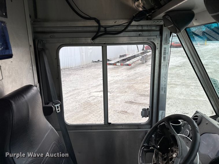 image for item YA1573 2021 Ford E450 Super Duty delivery truck