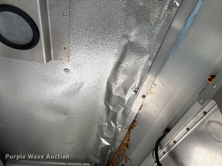 image for item YA1573 2021 Ford E450 Super Duty delivery truck