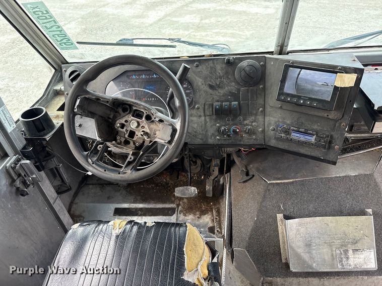 image for item YA1573 2021 Ford E450 Super Duty delivery truck