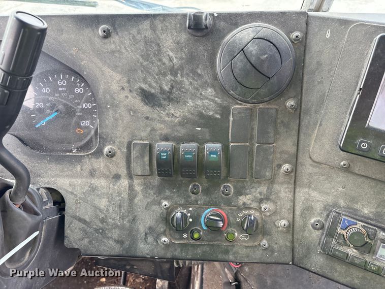 image for item YA1573 2021 Ford E450 Super Duty delivery truck