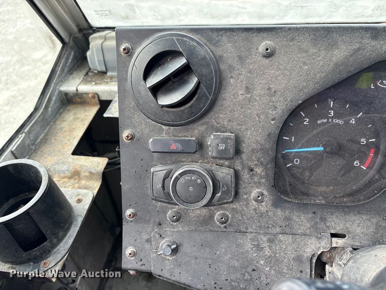 image for item YA1573 2021 Ford E450 Super Duty delivery truck