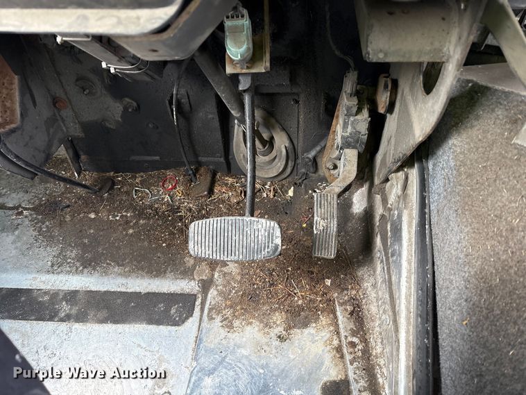 image for item YA1573 2021 Ford E450 Super Duty delivery truck