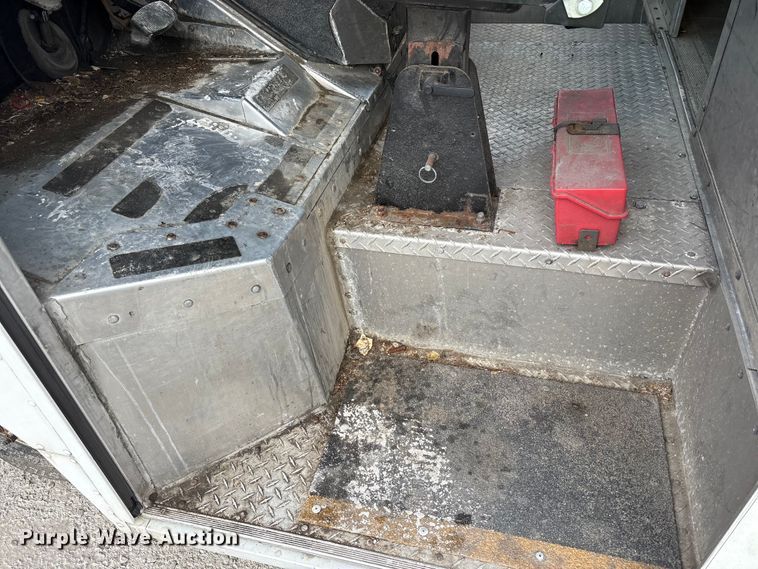 image for item YA1573 2021 Ford E450 Super Duty delivery truck