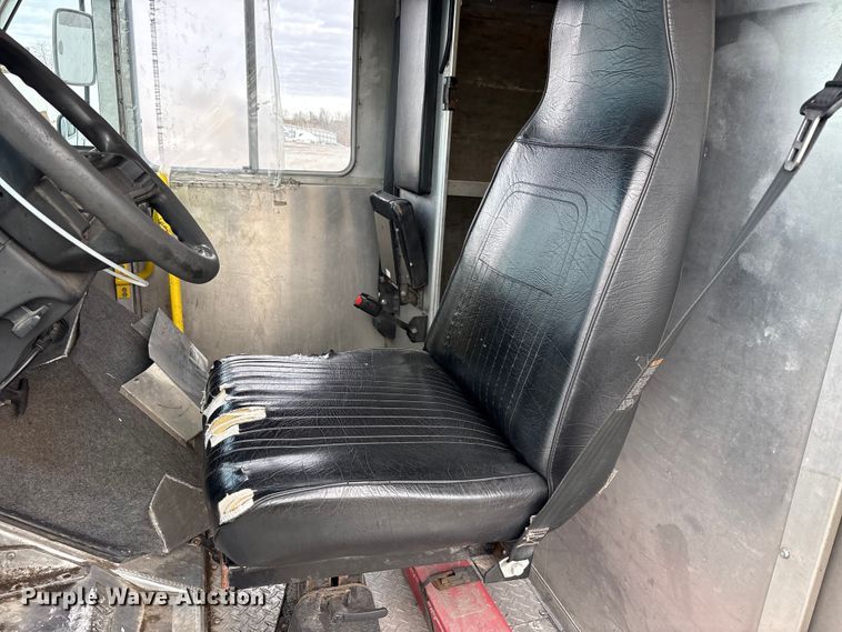 image for item YA1573 2021 Ford E450 Super Duty delivery truck