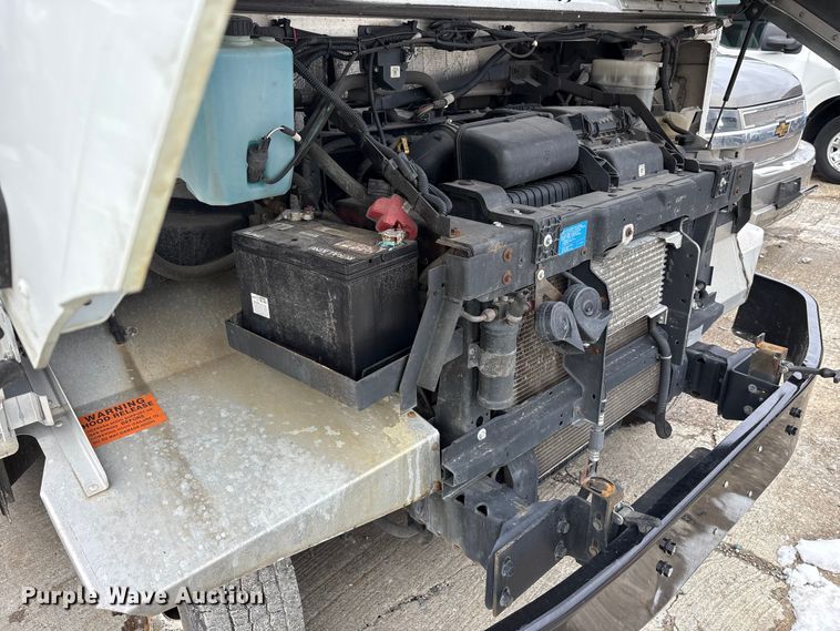 image for item YA1573 2021 Ford E450 Super Duty delivery truck