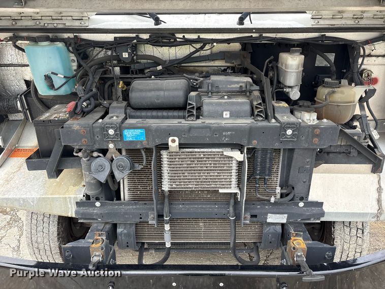 image for item YA1573 2021 Ford E450 Super Duty delivery truck