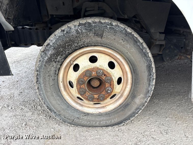 image for item YA1573 2021 Ford E450 Super Duty delivery truck