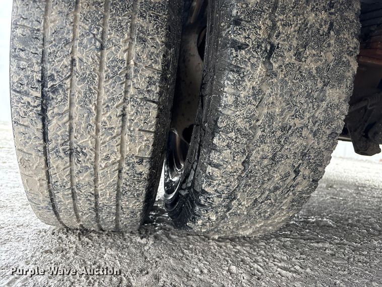 image for item YA1573 2021 Ford E450 Super Duty delivery truck