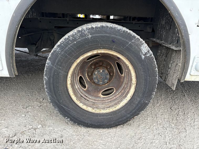 image for item YA1573 2021 Ford E450 Super Duty delivery truck