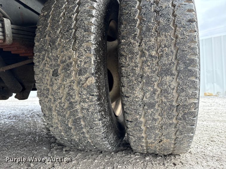 image for item YA1573 2021 Ford E450 Super Duty delivery truck