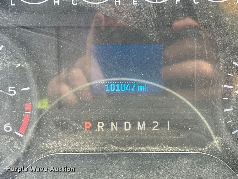 image for item YA1573 2021 Ford E450 Super Duty delivery truck