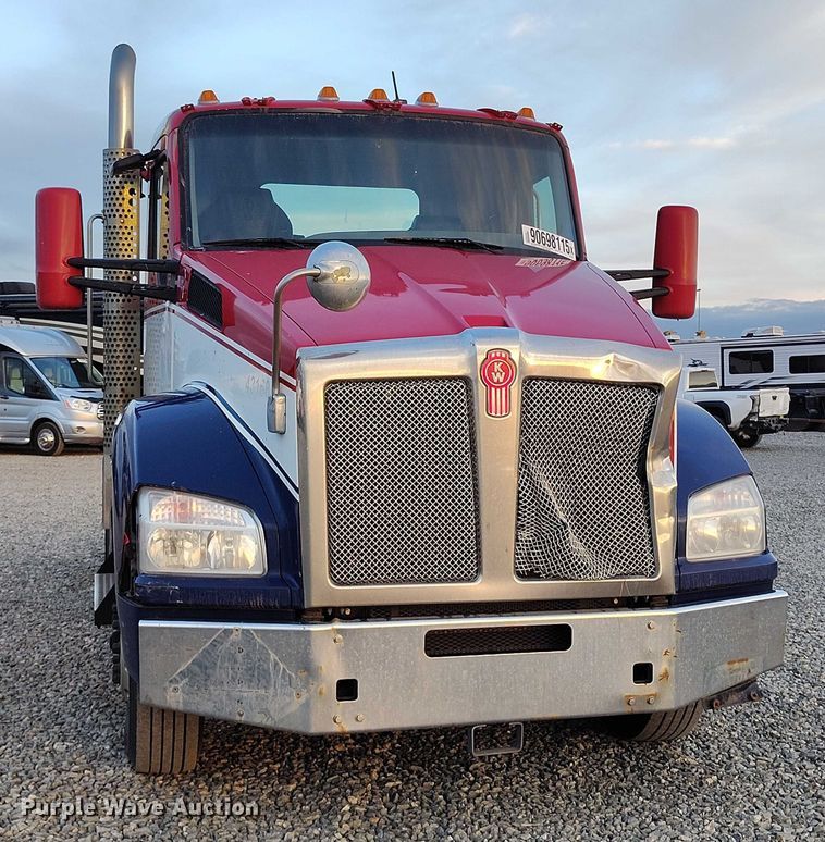image for item YA1622 2016 Kenworth  T880 semi truck