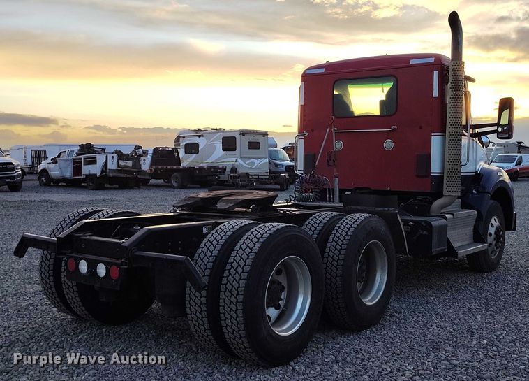 image for item YA1622 2016 Kenworth  T880 semi truck