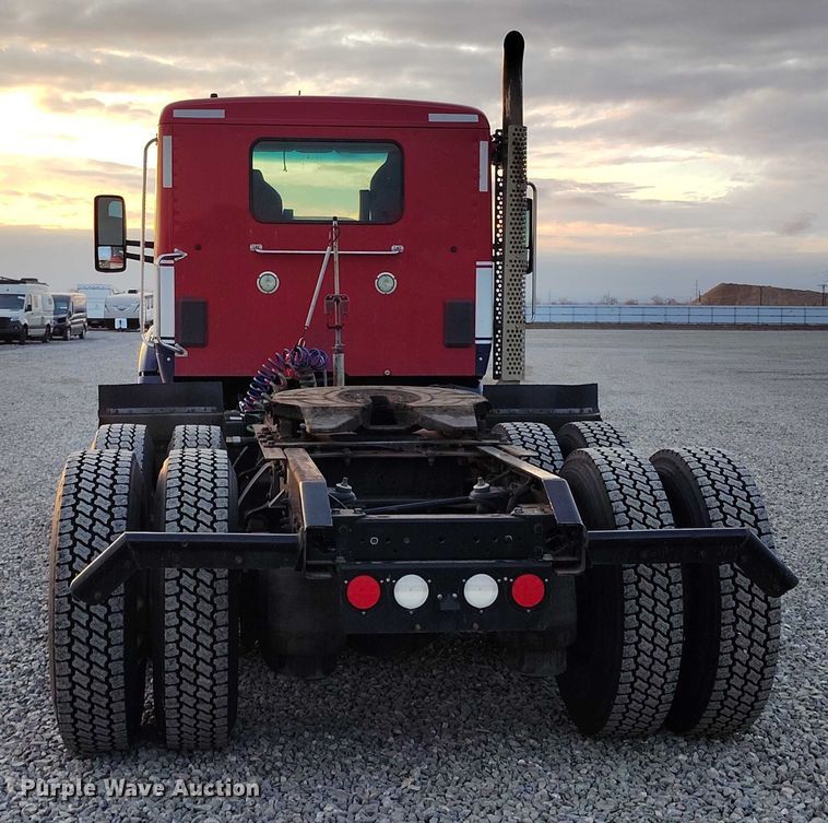 image for item YA1622 2016 Kenworth  T880 semi truck