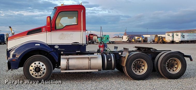 image for item YA1622 2016 Kenworth  T880 semi truck