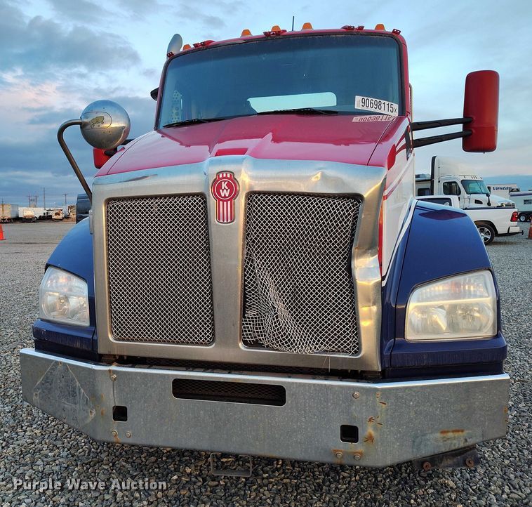 image for item YA1622 2016 Kenworth  T880 semi truck