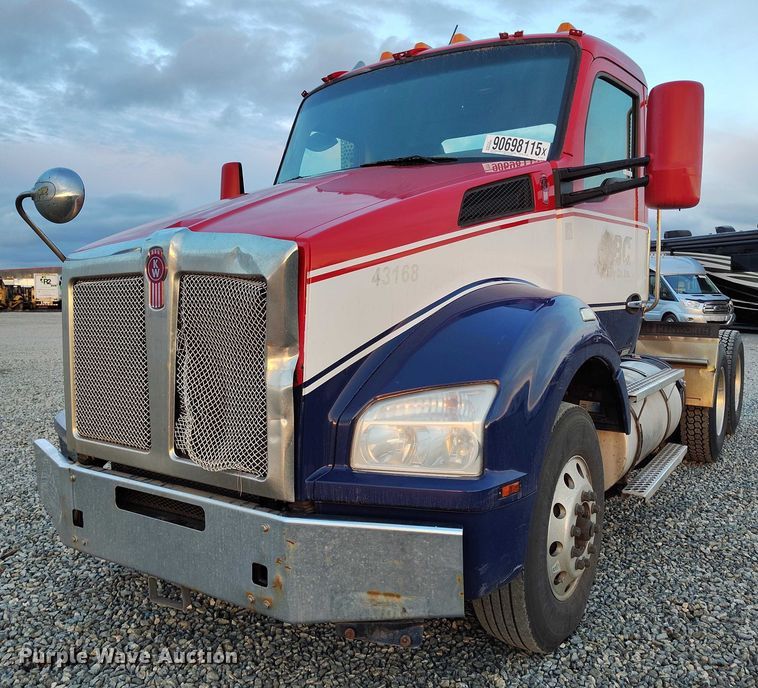 image for item YA1622 2016 Kenworth  T880 semi truck