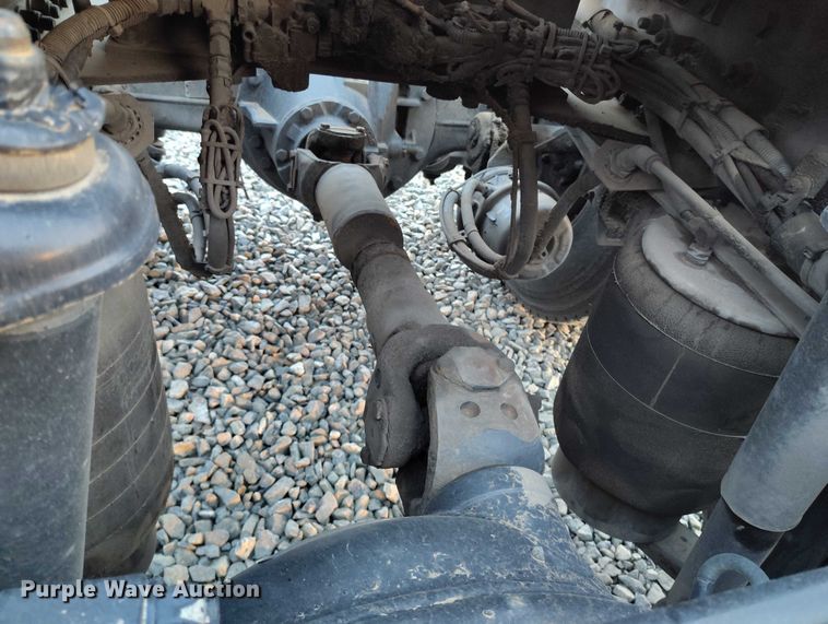 image for item YA1622 2016 Kenworth  T880 semi truck