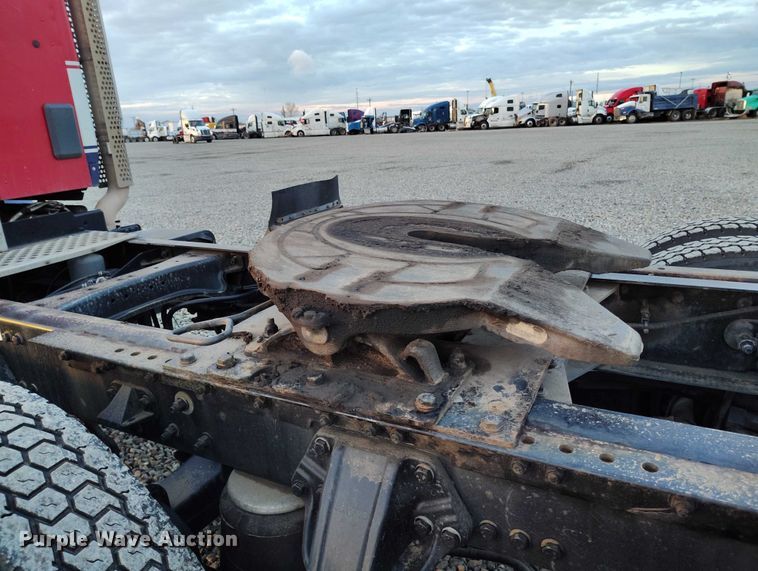 image for item YA1622 2016 Kenworth  T880 semi truck