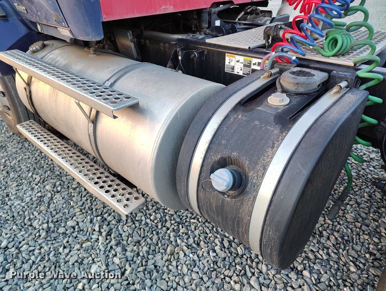 image for item YA1622 2016 Kenworth  T880 semi truck