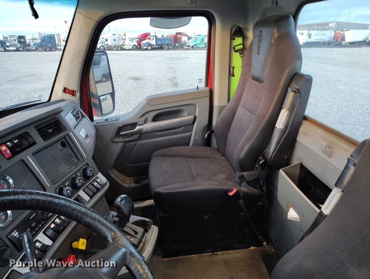 image for item YA1622 2016 Kenworth  T880 semi truck