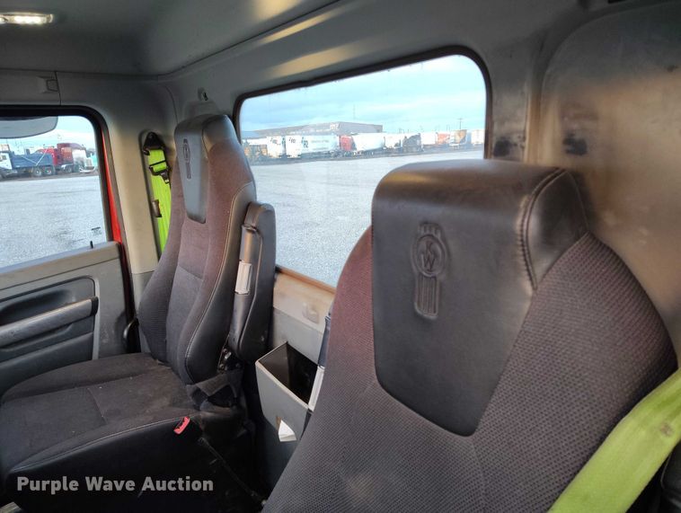 image for item YA1622 2016 Kenworth  T880 semi truck