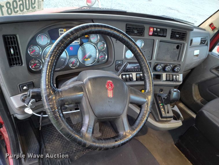 image for item YA1622 2016 Kenworth  T880 semi truck