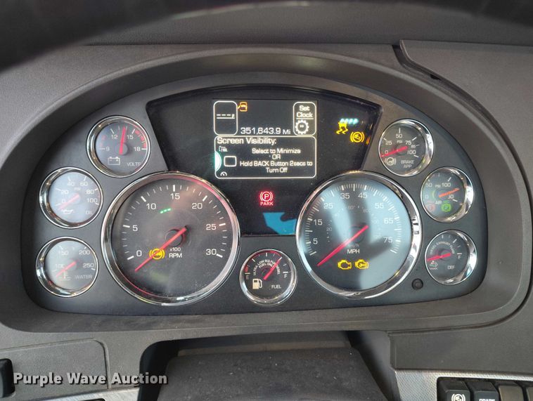 image for item YA1622 2016 Kenworth  T880 semi truck