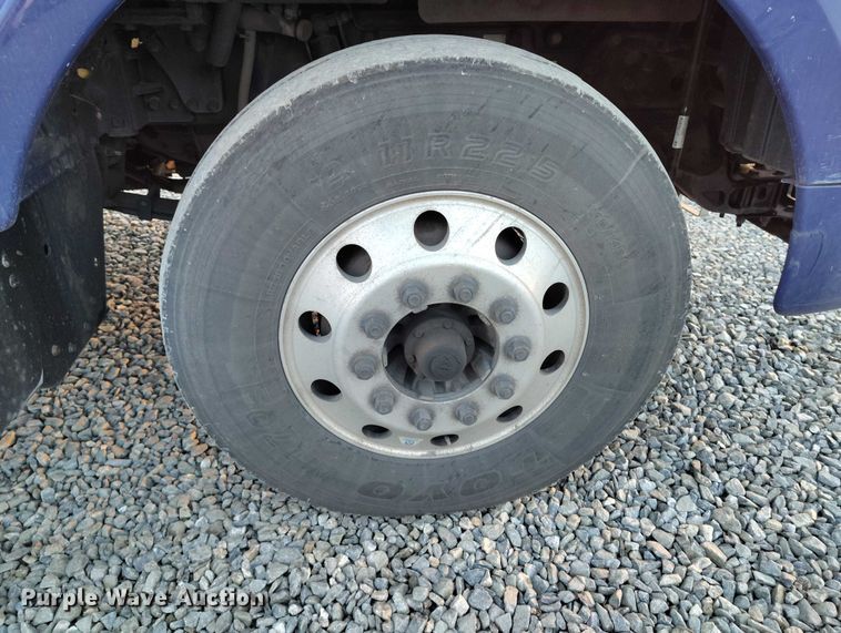 image for item YA1622 2016 Kenworth  T880 semi truck