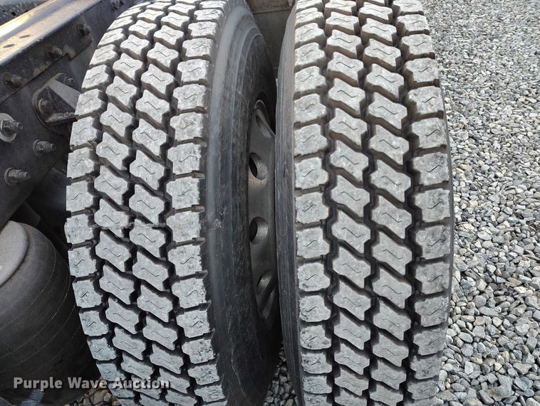 image for item YA1622 2016 Kenworth  T880 semi truck