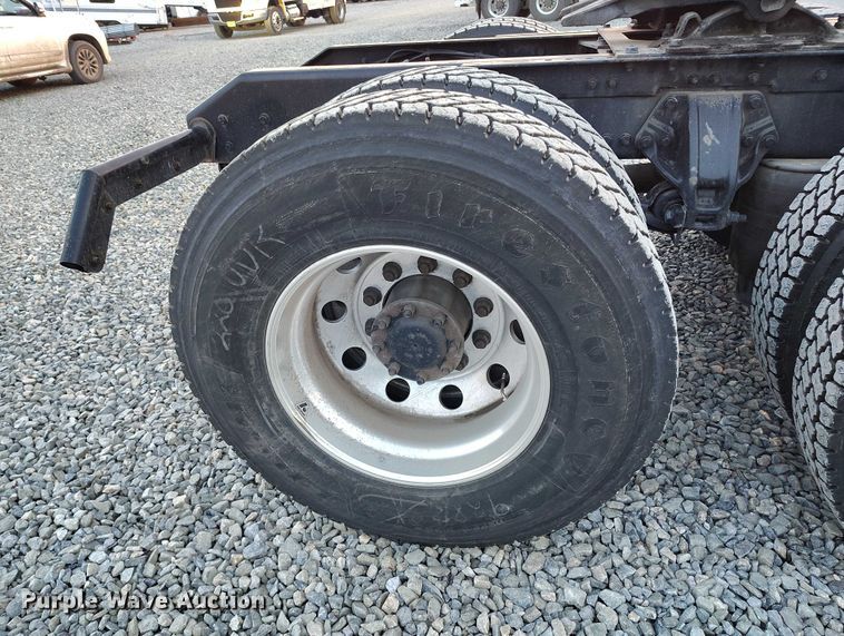 image for item YA1622 2016 Kenworth  T880 semi truck