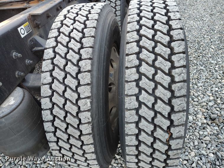 image for item YA1622 2016 Kenworth  T880 semi truck