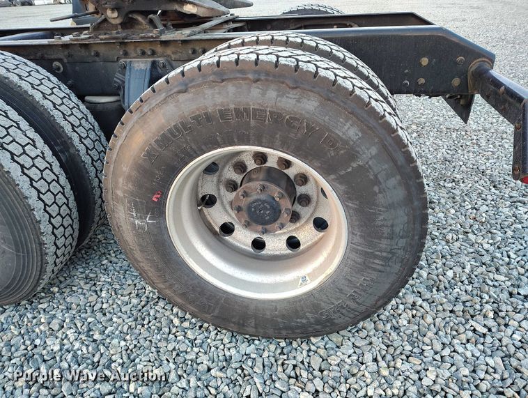 image for item YA1622 2016 Kenworth  T880 semi truck