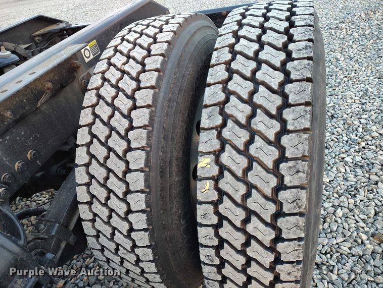 image for item YA1622 2016 Kenworth  T880 semi truck