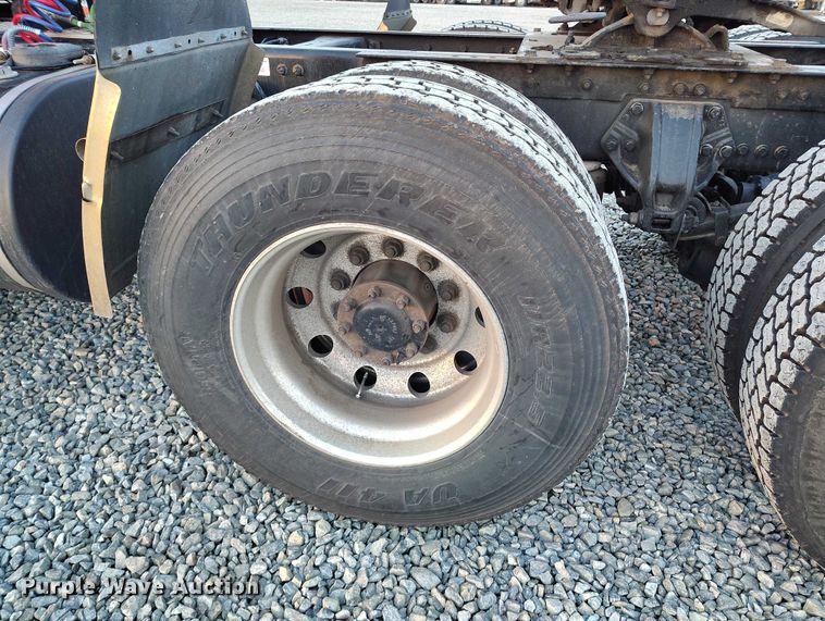 image for item YA1622 2016 Kenworth  T880 semi truck