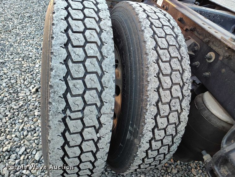 image for item YA1622 2016 Kenworth  T880 semi truck