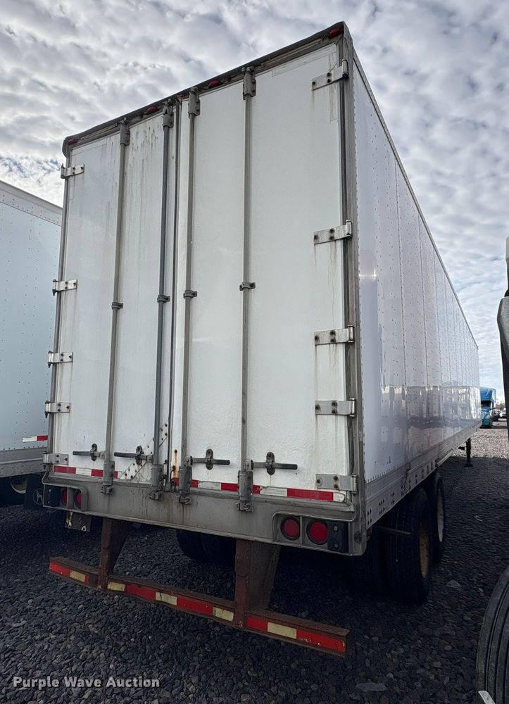image for item YA1637 2005 Utility VS2DC dry van trailer