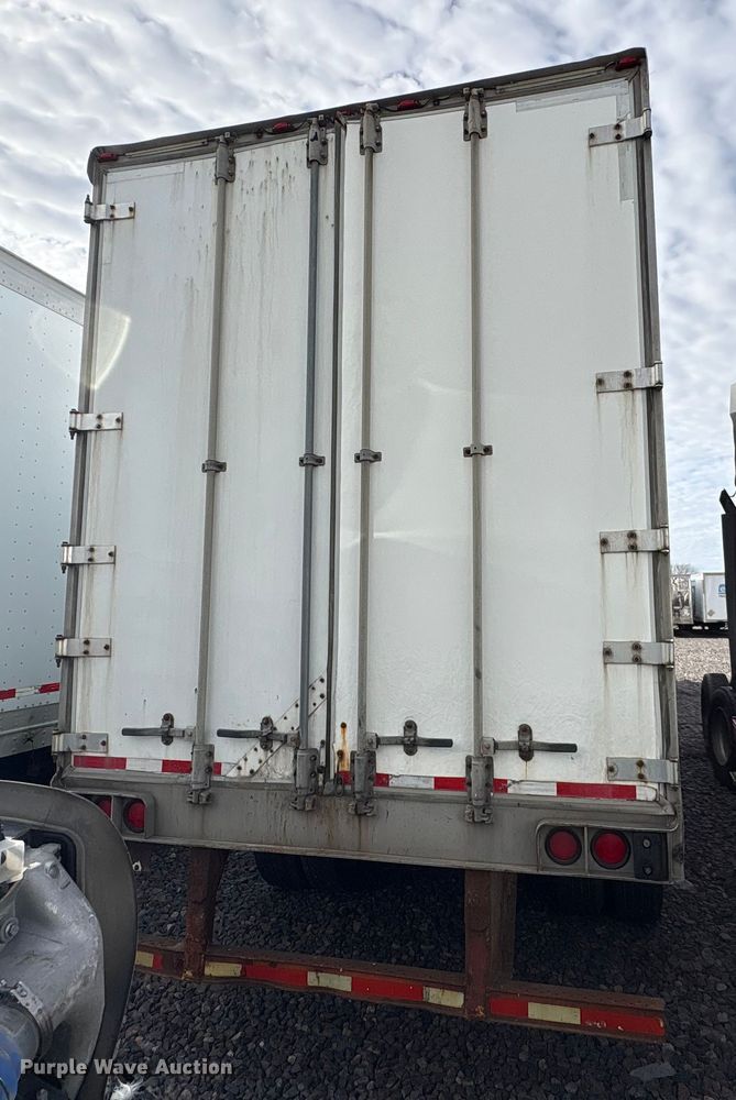 image for item YA1637 2005 Utility VS2DC dry van trailer