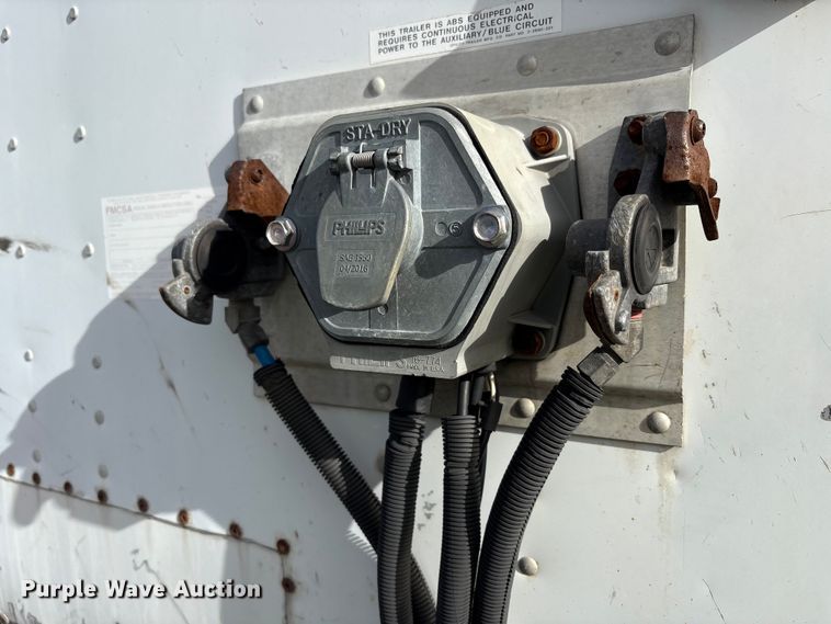 image for item YA1637 2005 Utility VS2DC dry van trailer