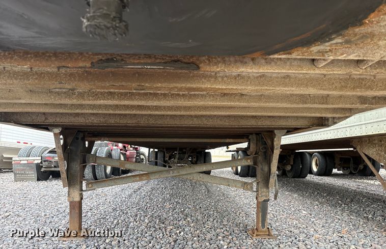 image for item YA1637 2005 Utility VS2DC dry van trailer