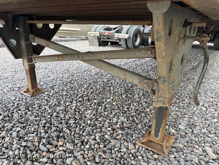 image for item YA1637 2005 Utility VS2DC dry van trailer