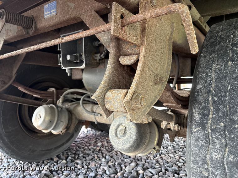 image for item YA1637 2005 Utility VS2DC dry van trailer