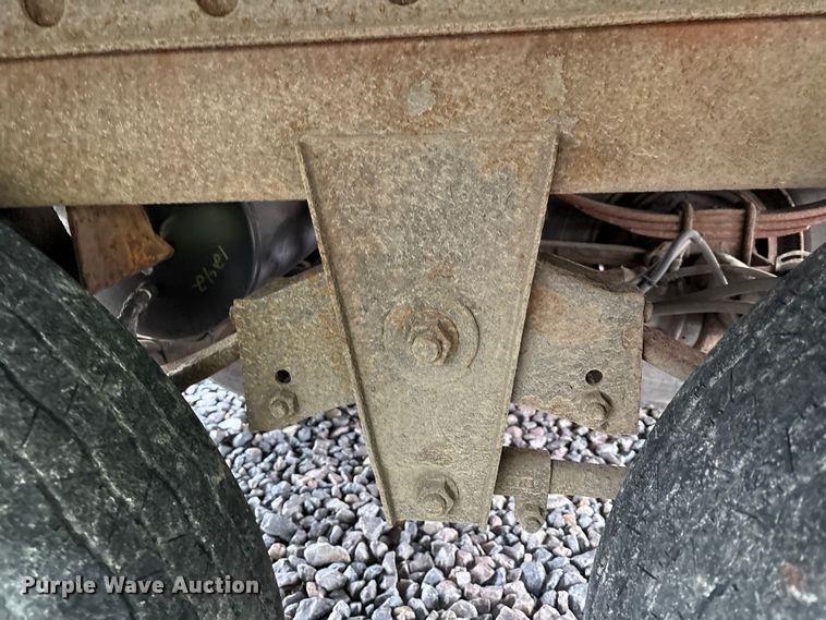 image for item YA1637 2005 Utility VS2DC dry van trailer