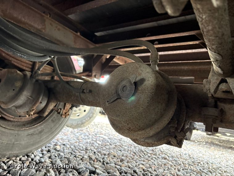 image for item YA1637 2005 Utility VS2DC dry van trailer