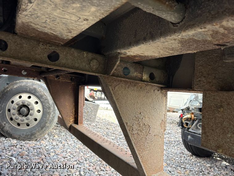 image for item YA1637 2005 Utility VS2DC dry van trailer