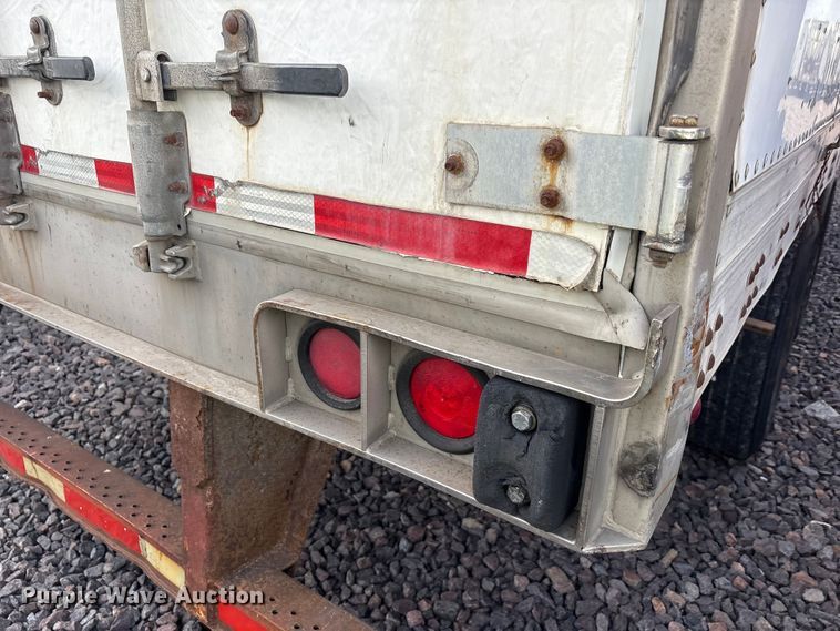 image for item YA1637 2005 Utility VS2DC dry van trailer