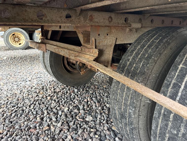 image for item YA1637 2005 Utility VS2DC dry van trailer