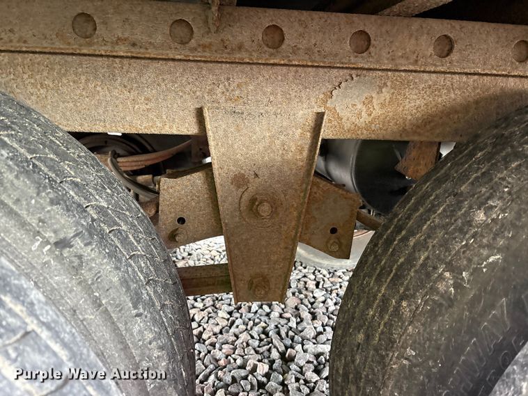 image for item YA1637 2005 Utility VS2DC dry van trailer