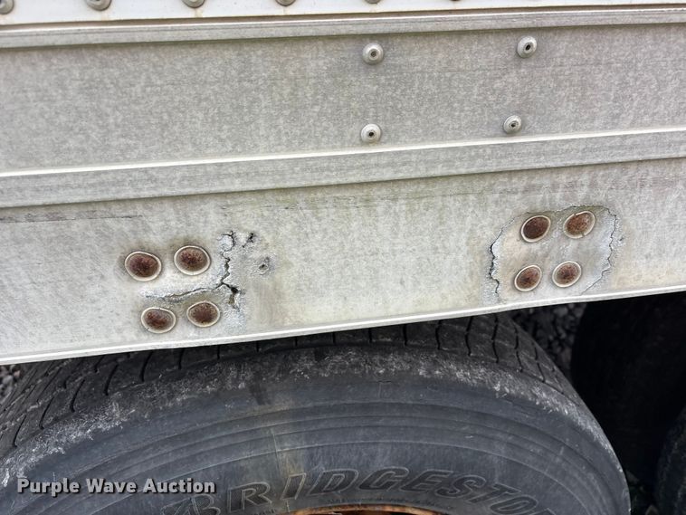 image for item YA1637 2005 Utility VS2DC dry van trailer