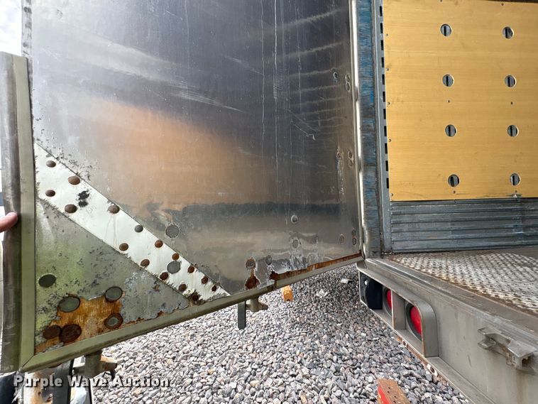 image for item YA1637 2005 Utility VS2DC dry van trailer